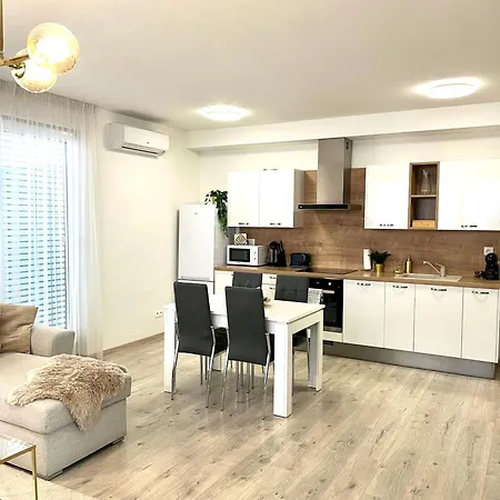 Apartment The Elite Ii Downtown Ac & Garage Parking Bratislava