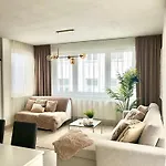 アパート The Elite Ii Downtown Ac & Garage Parking ブラチスラヴァ